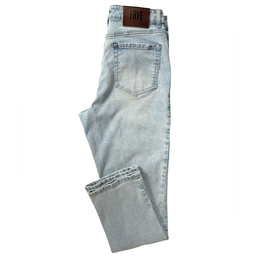 FRYE - Women’s Light Wash Relaxed Fit High Rise Straight Leg Jean - Size: 6/28